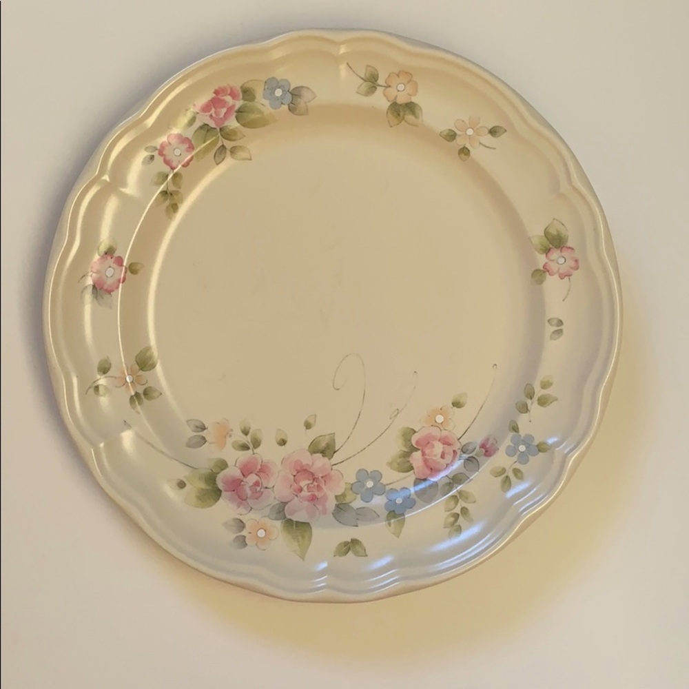 Vintage Pfaltzgraff tea rose 10.25” dinner plate